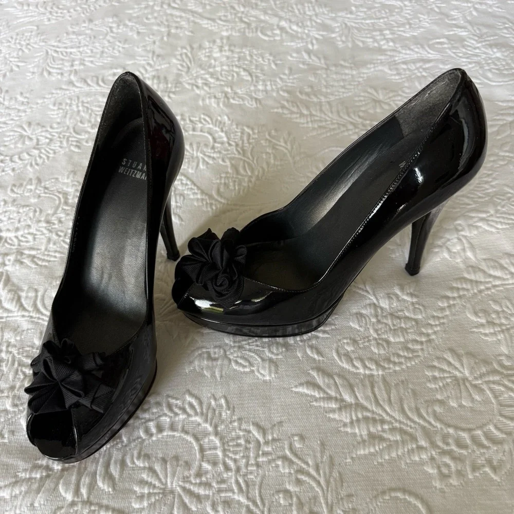 Stuart WEITZMAN Black Patent Leather peep toe Heels Size 8.5